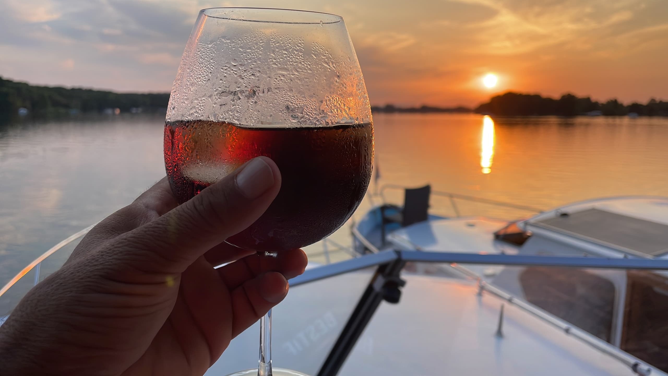 ROMANTISCHE TOUR FÜR 2 Inkl. Skipper u Wein