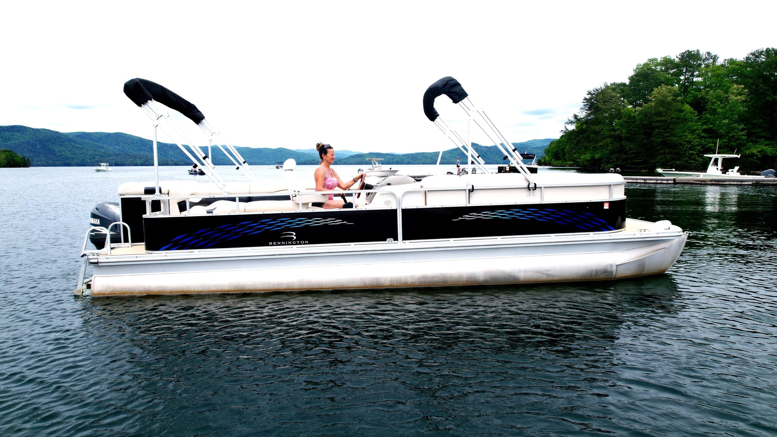 Bennington 25' w/double-top(#10)14pass/115hp max weight 2300 lbs