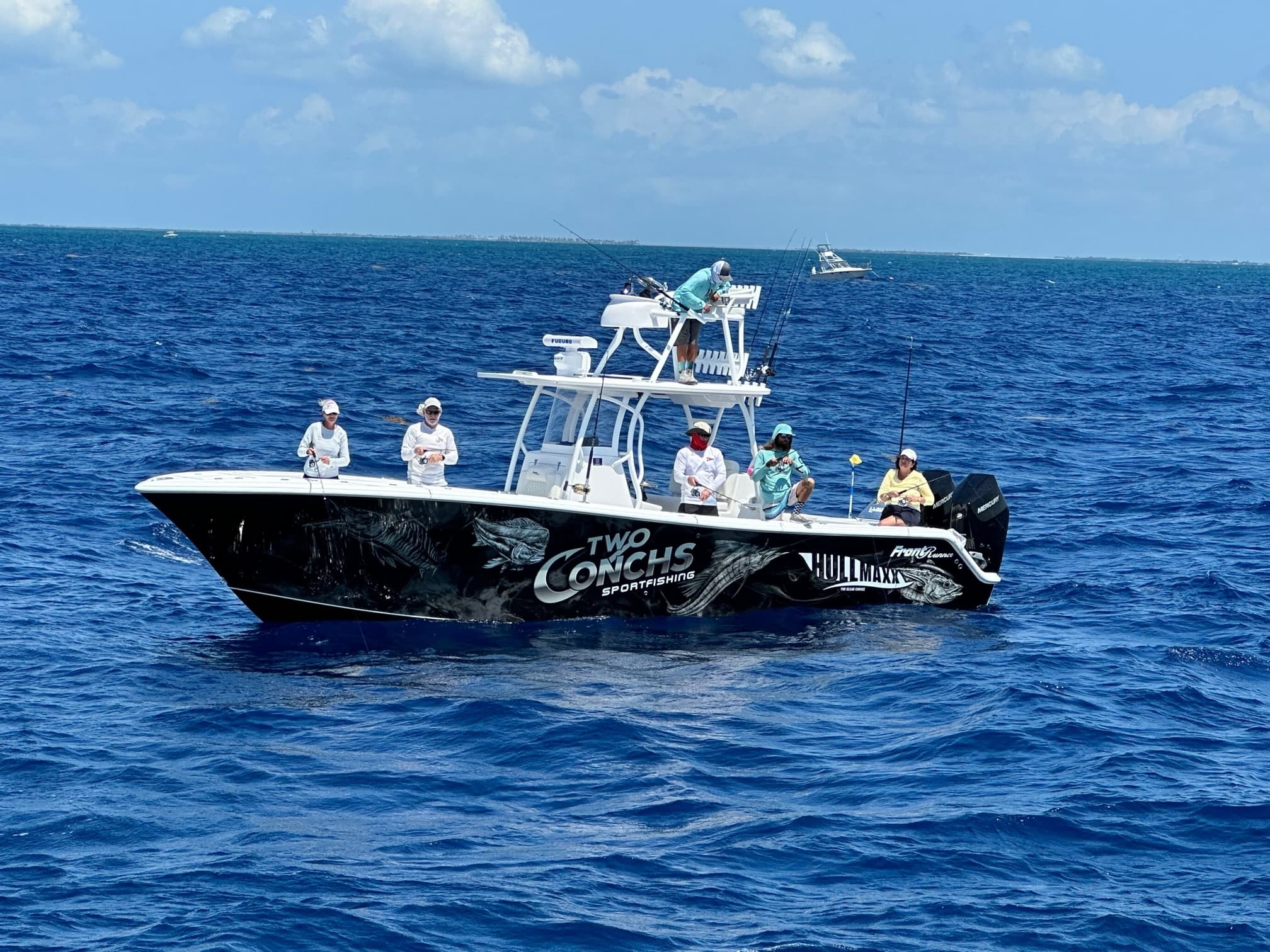 33' Front Runner w/Tower w/Twin Mercury 400 V10's