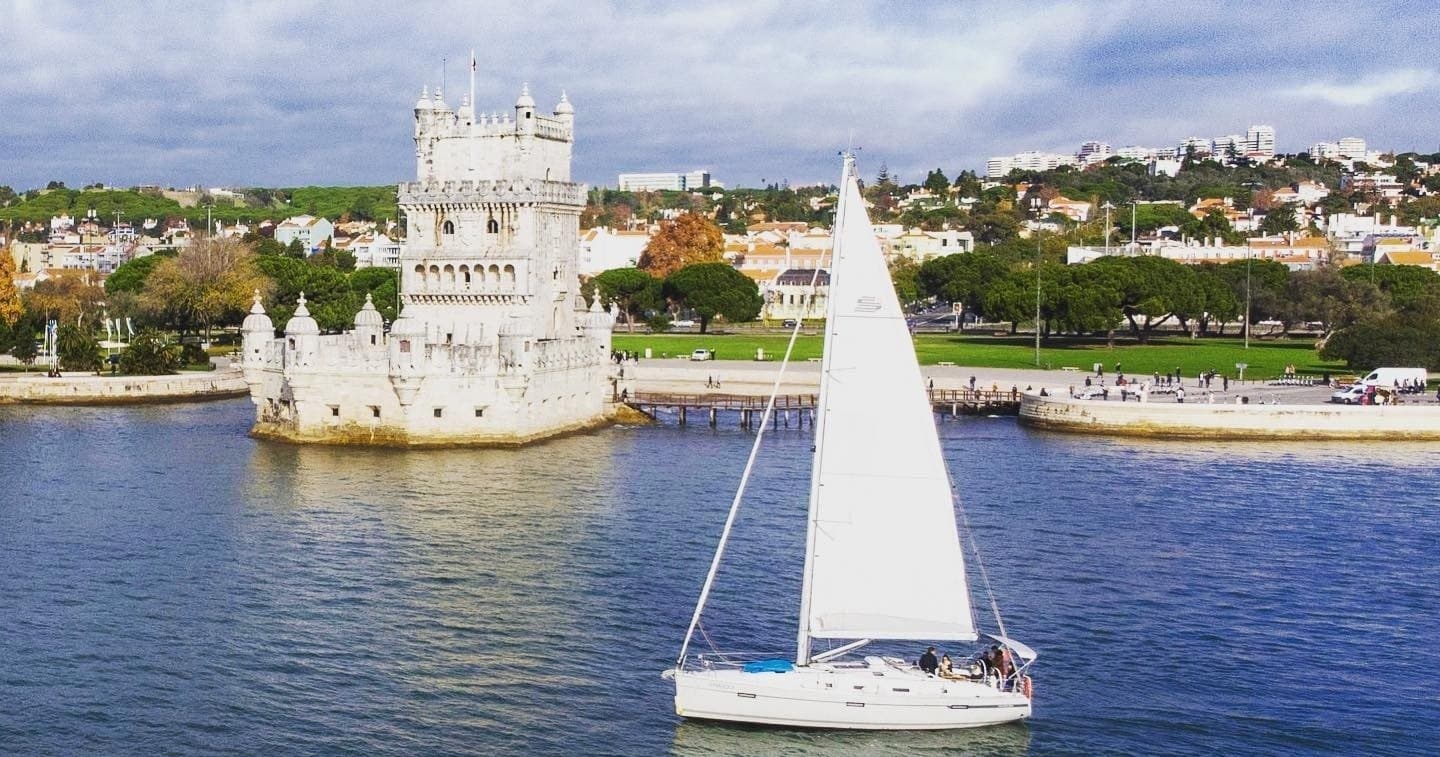 Boat trip in Lisbon with drinks included
