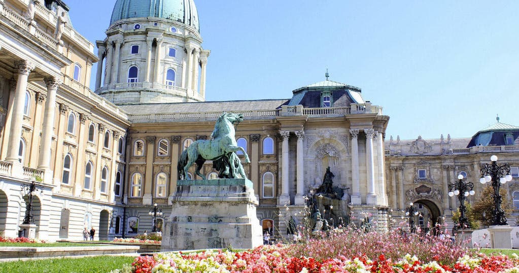 Buda Castle Walk with Entry to Matthias Church