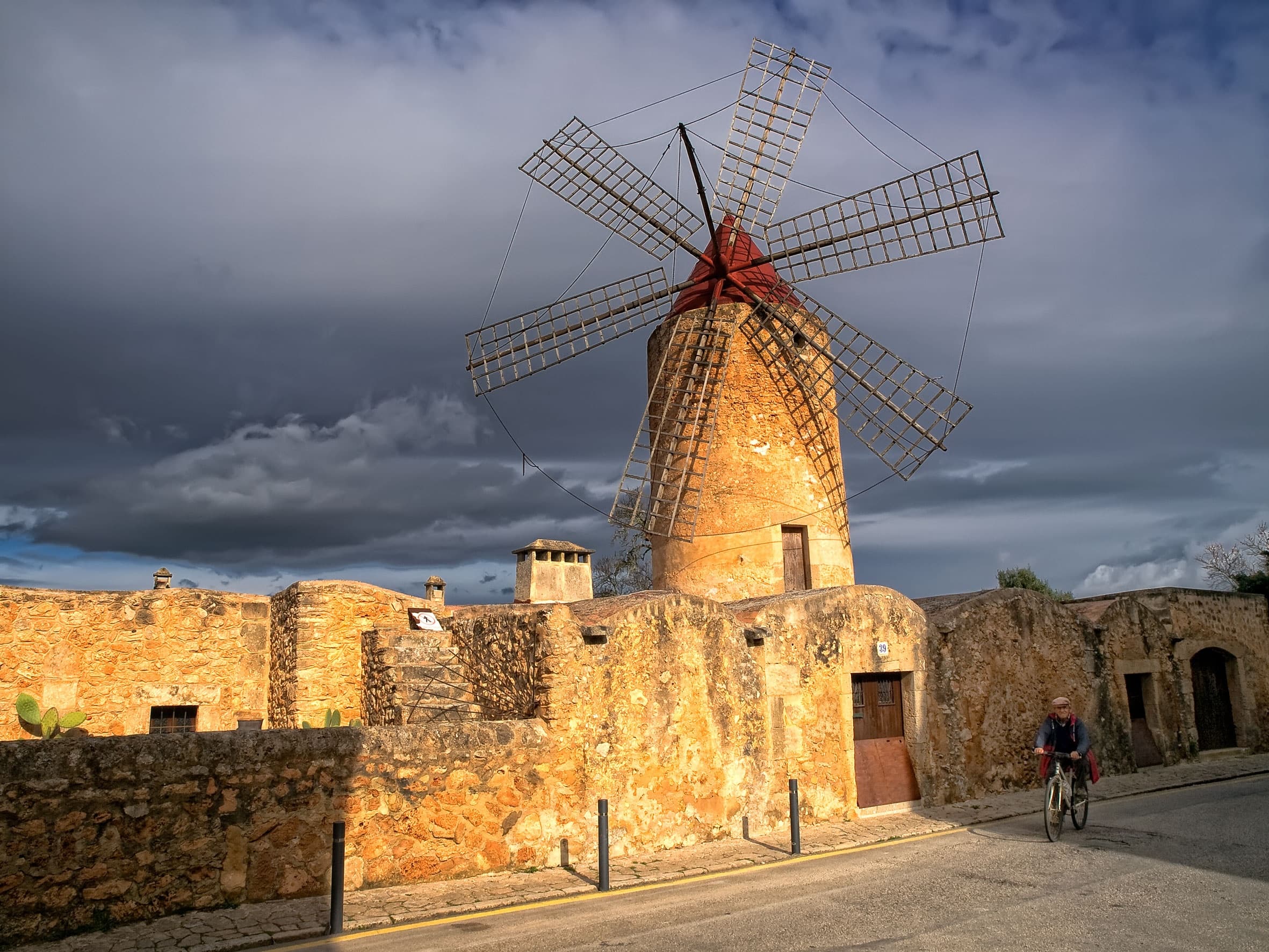 Molinos, leyendas y pueblos del interior
