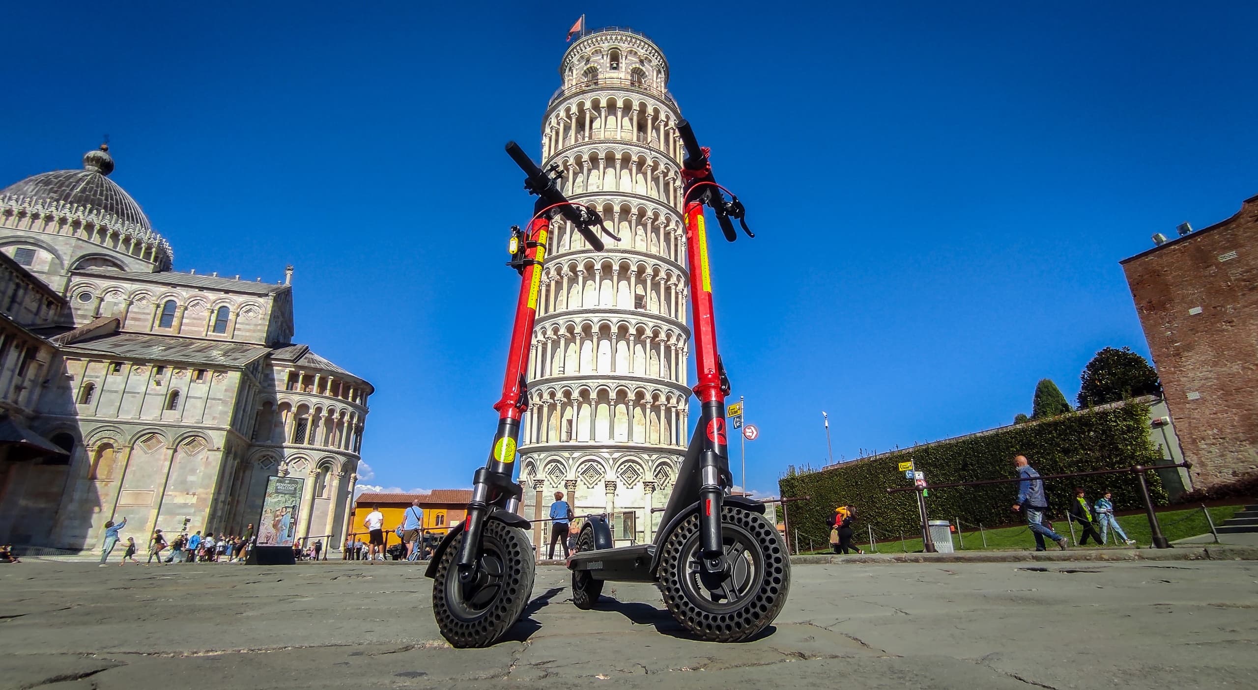 TOUR AUTOGUIDATO DI PISA IN MONOPATTINO