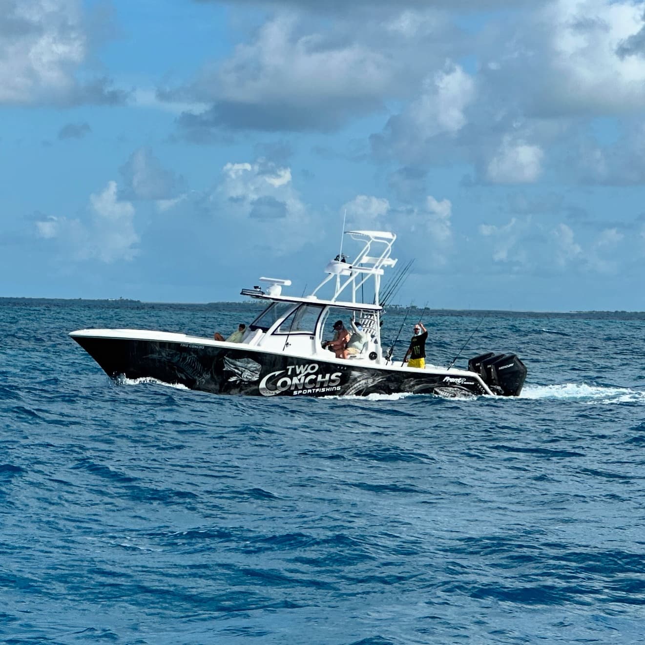 39' Front Runner w/Tower w/Triple Mercury 400 V10's