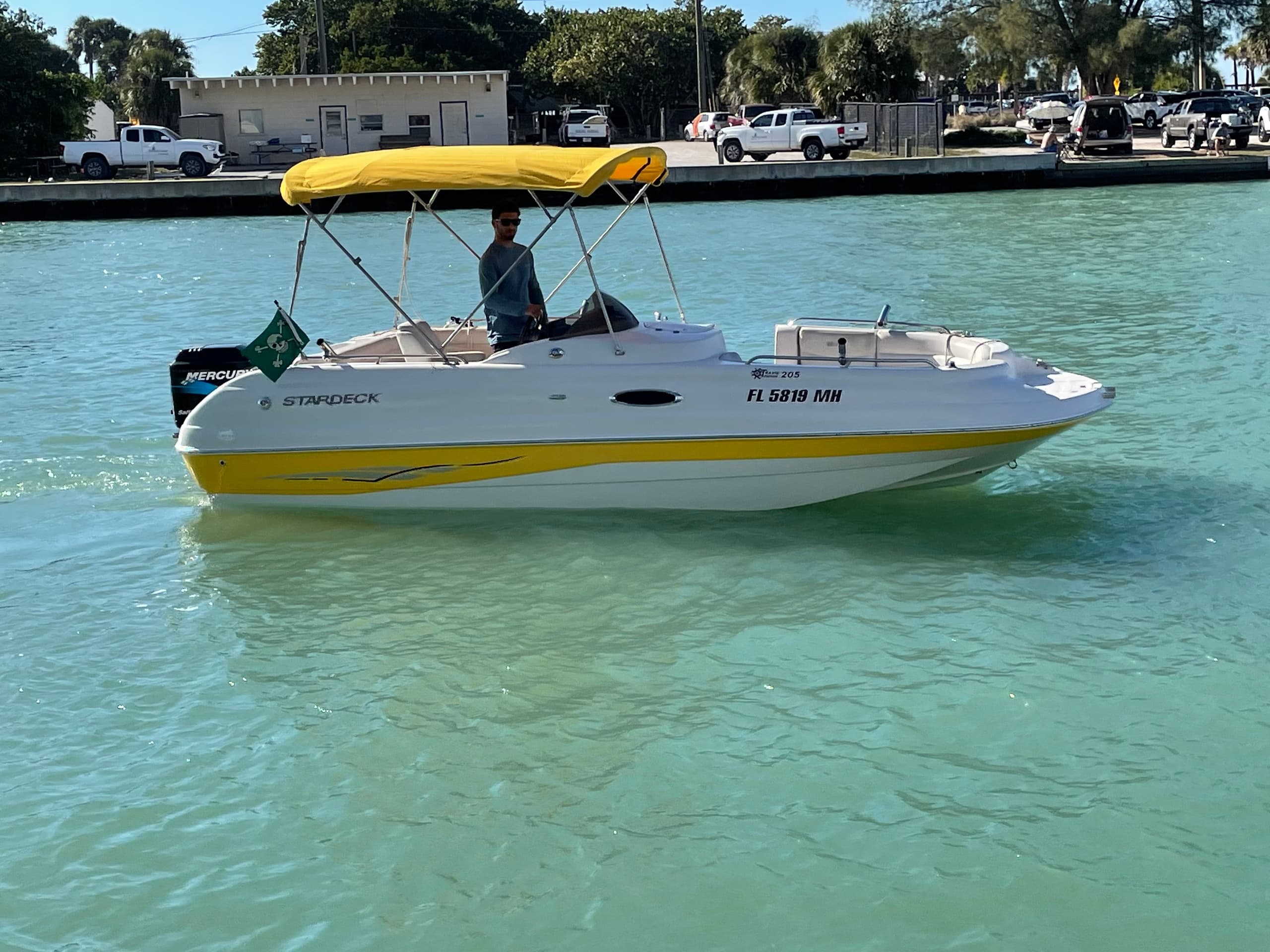 20′ Starcraft Deck Boat