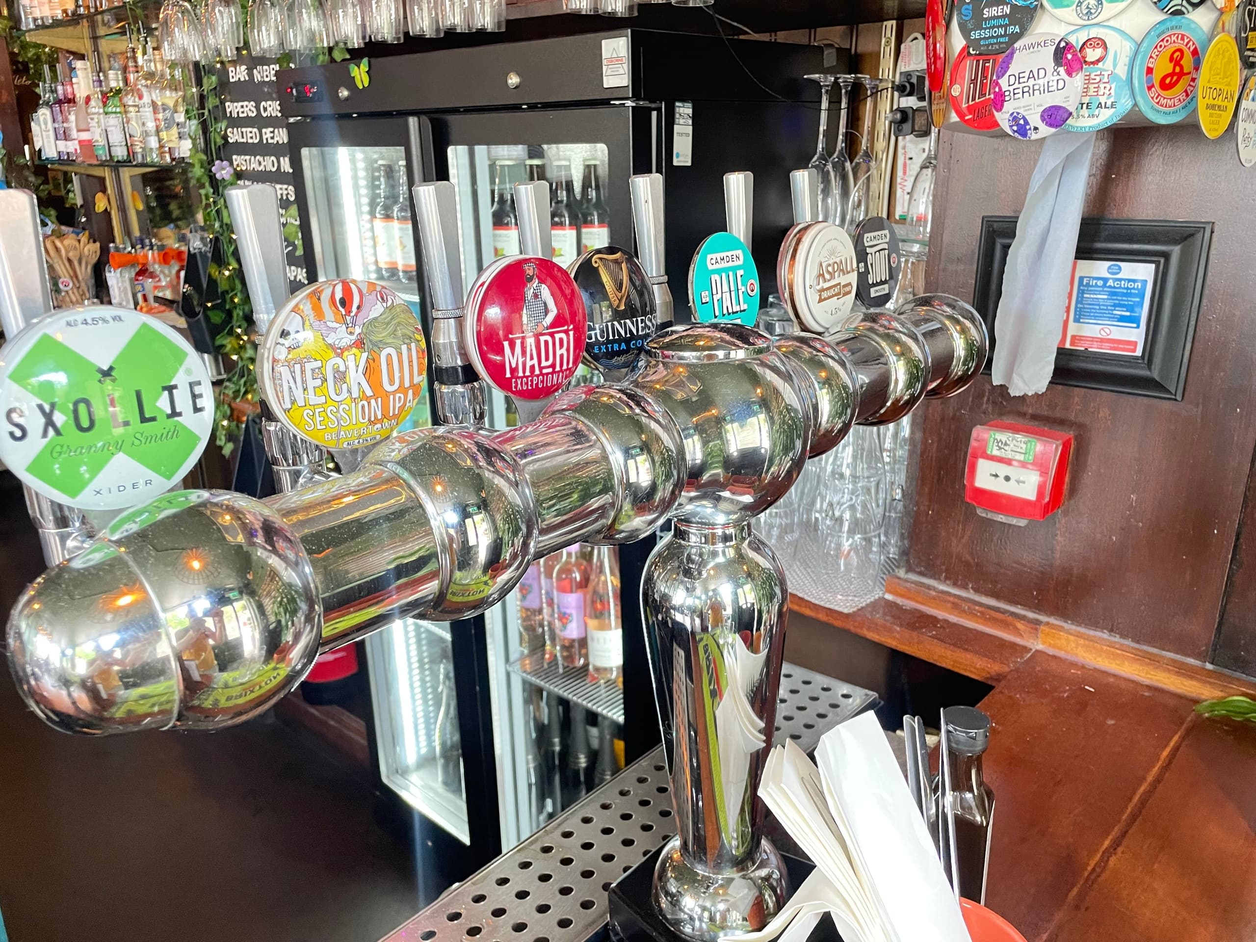 London Historic Pub Tour for Small Groups • Private