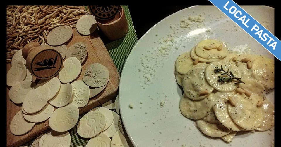 Corzetti con salsa di pinoli