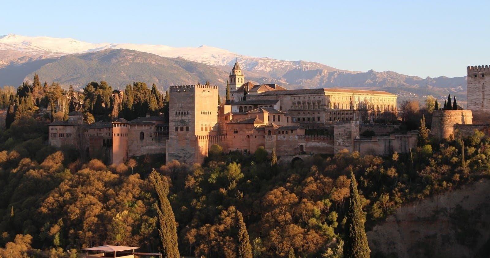 Granada: Lugares Imprescindibles y Mejores Miradores