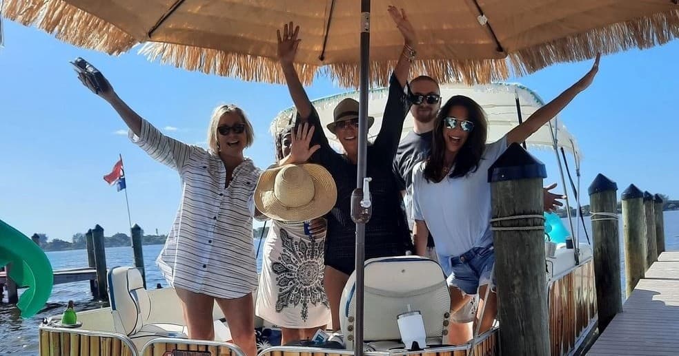 4 hr / Custom Tour / Tiki Bar Stops / Island Hopping / Shark Tooth Hunting