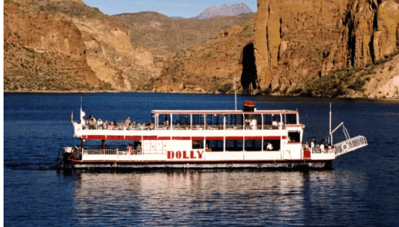 Dolly Steamboat dinner cruise on Canyon Lake