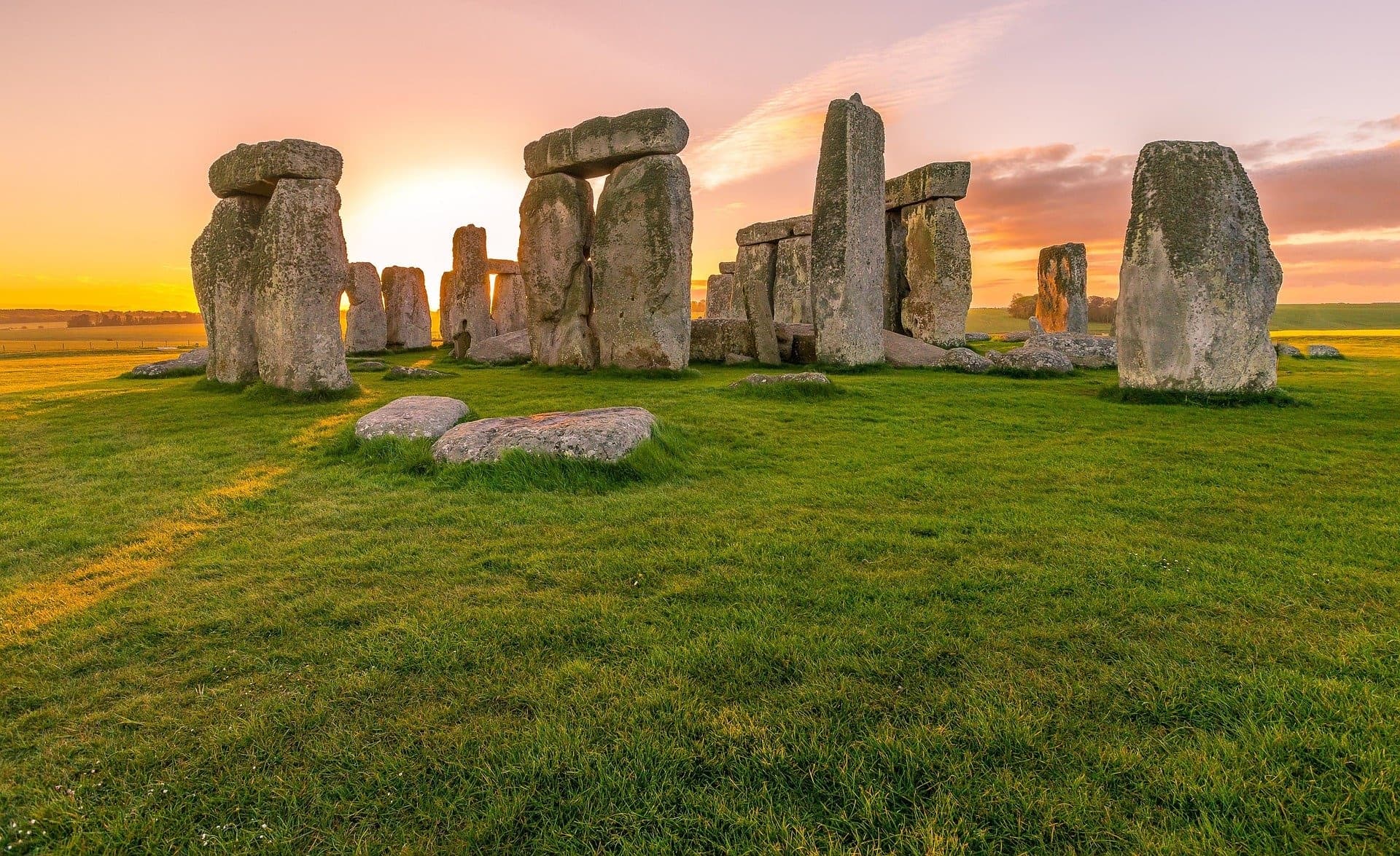 Private Tour to Stonehenge and Highclere Castle (Downton Abbey)