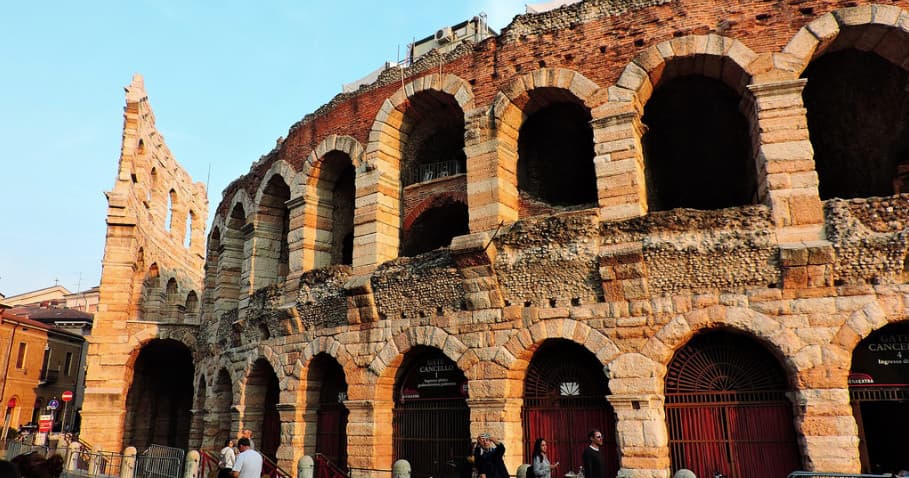 Verona Tour + Wine Tasting
