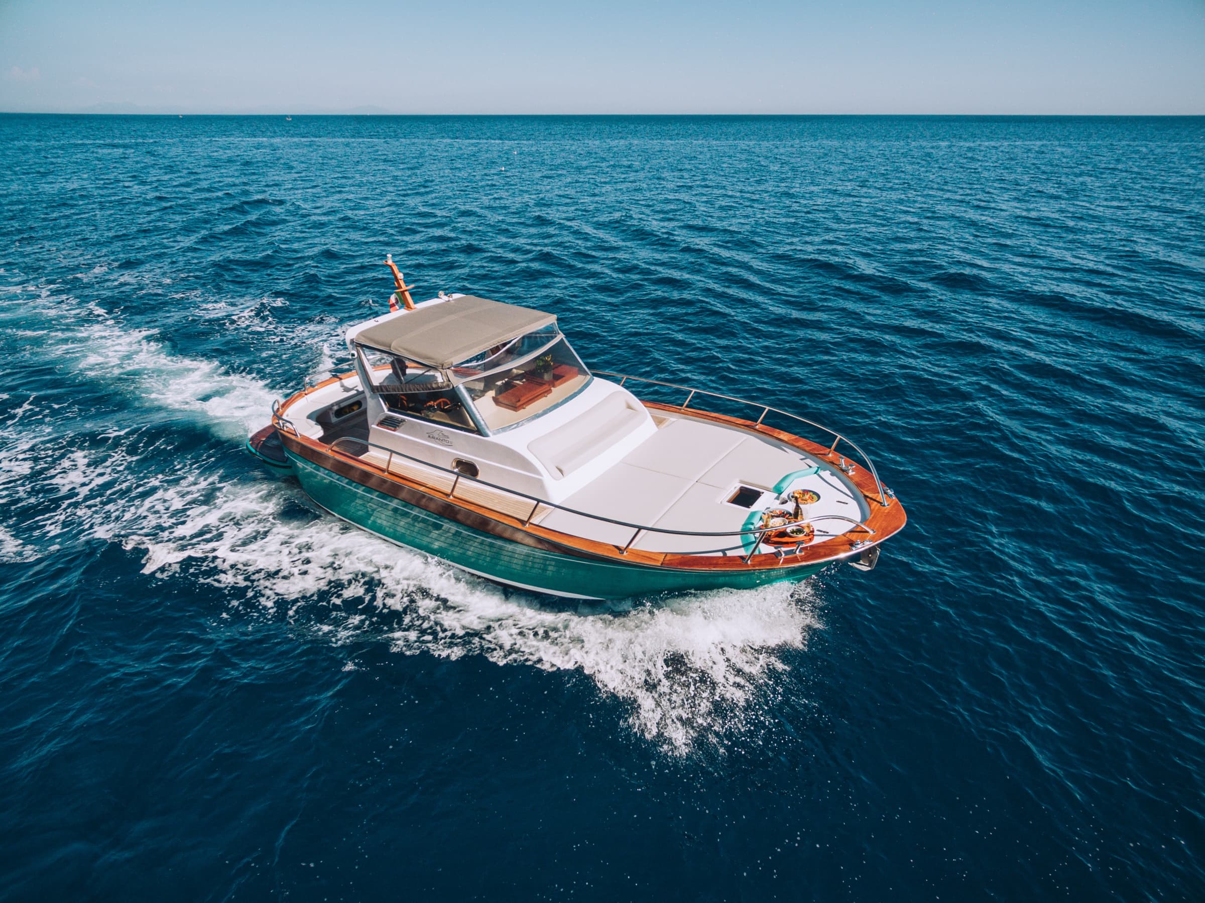 Gozzo Jeranto 950 Cabin - Tour privato in barca a Capri con skipper