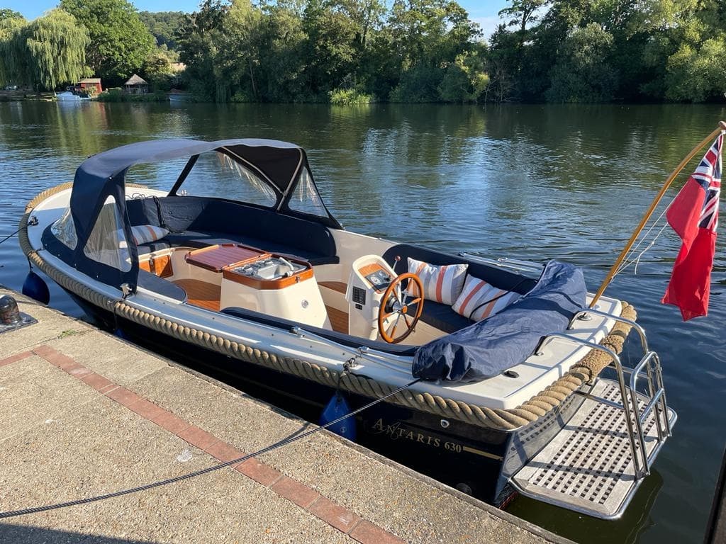 Self-Drive 6+ Seater Deluxe (skipper can be supplied)