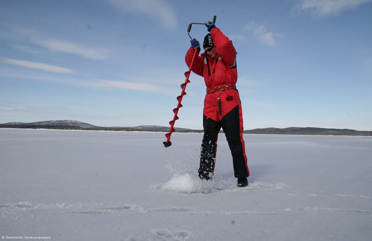 Ice fishing safari to Wilderness Lake by minibus, 2 h