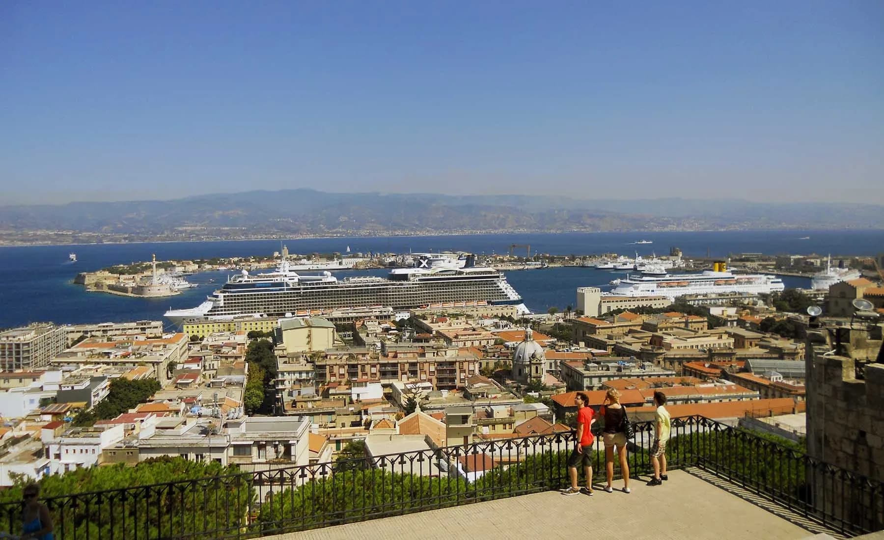 Messina tour: City and Coast from the port