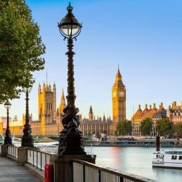Luxury Bespoke Private Tour with Expert Guide • Experienced Chauffeur