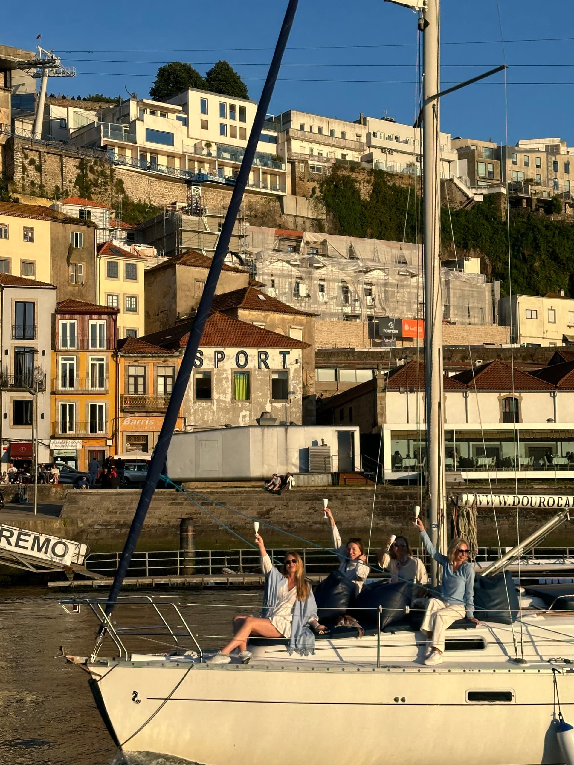 Charming Sailboat - Birthday on Board 2H