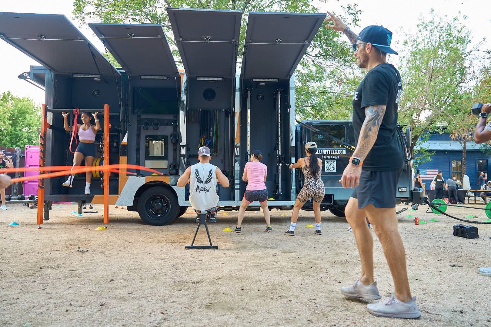 LARGE GROUP Fitness Experience