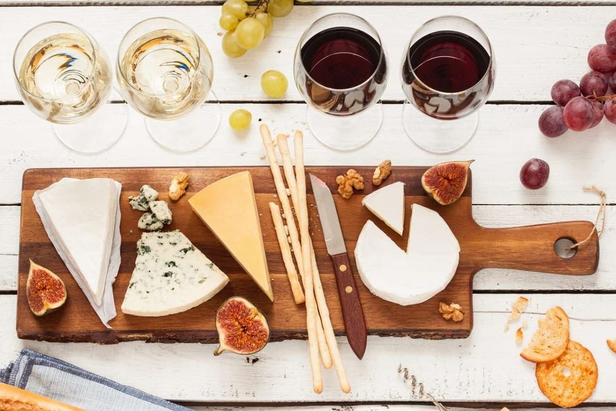 Paseo en velero en Barcelona, Wine & Cheese Experience