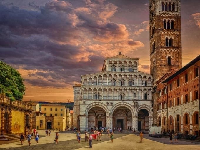 Guided visit of Lucca on foot