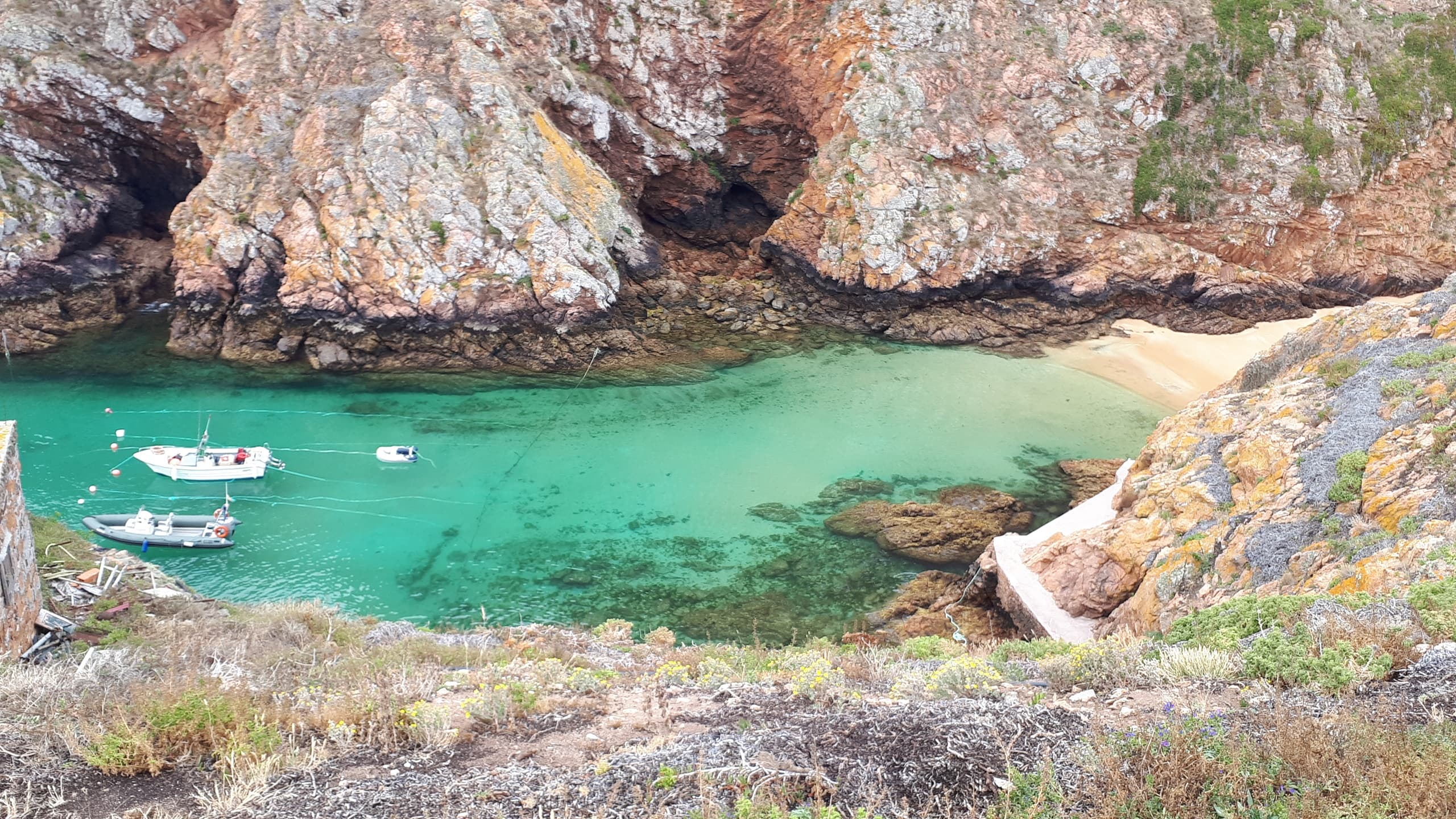 Barco e Kayak na ilha da Berlenga