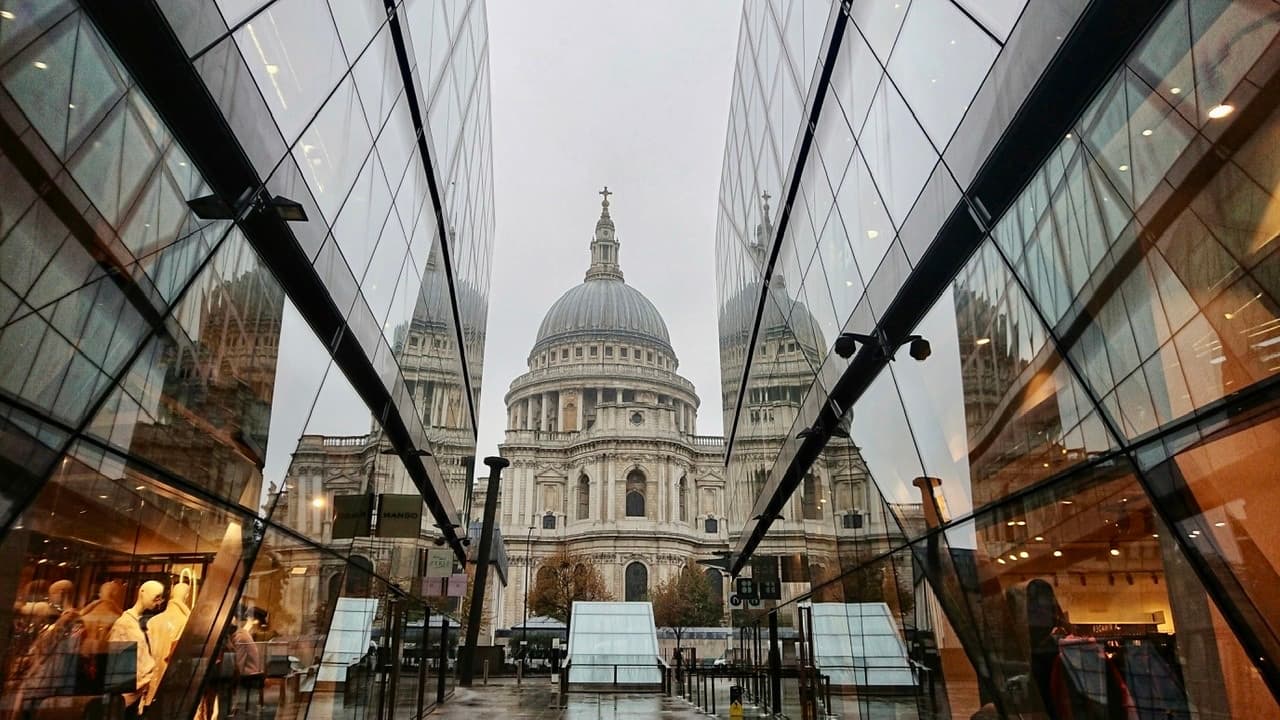 London Insta-Spots: Landmarks and Gems