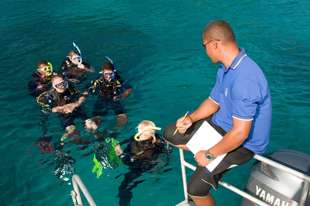 PADI Rescue Diver to PADI Divemaster (4 weeks) - Internship Deposit