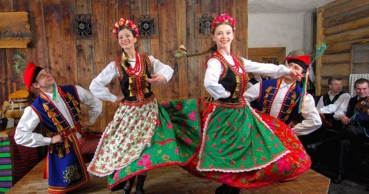 Polish folk dance show in Warsaw