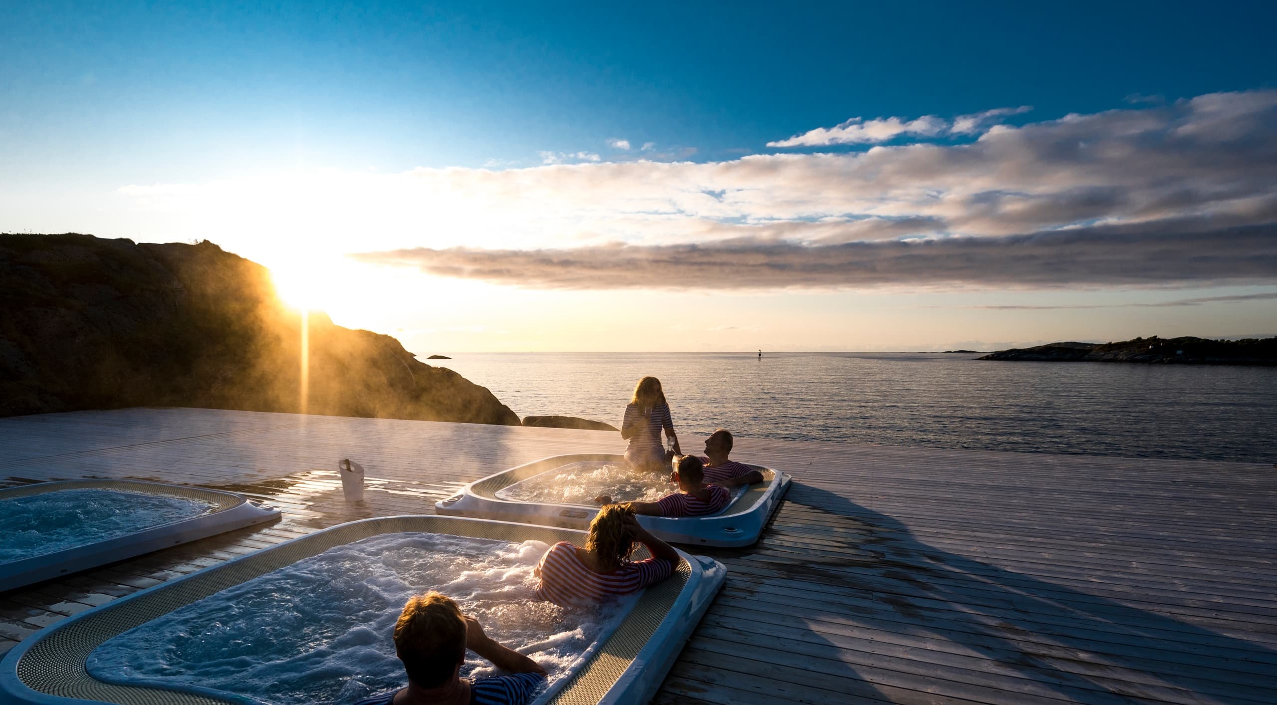 Private outdoor hot tub (incl. sauna)