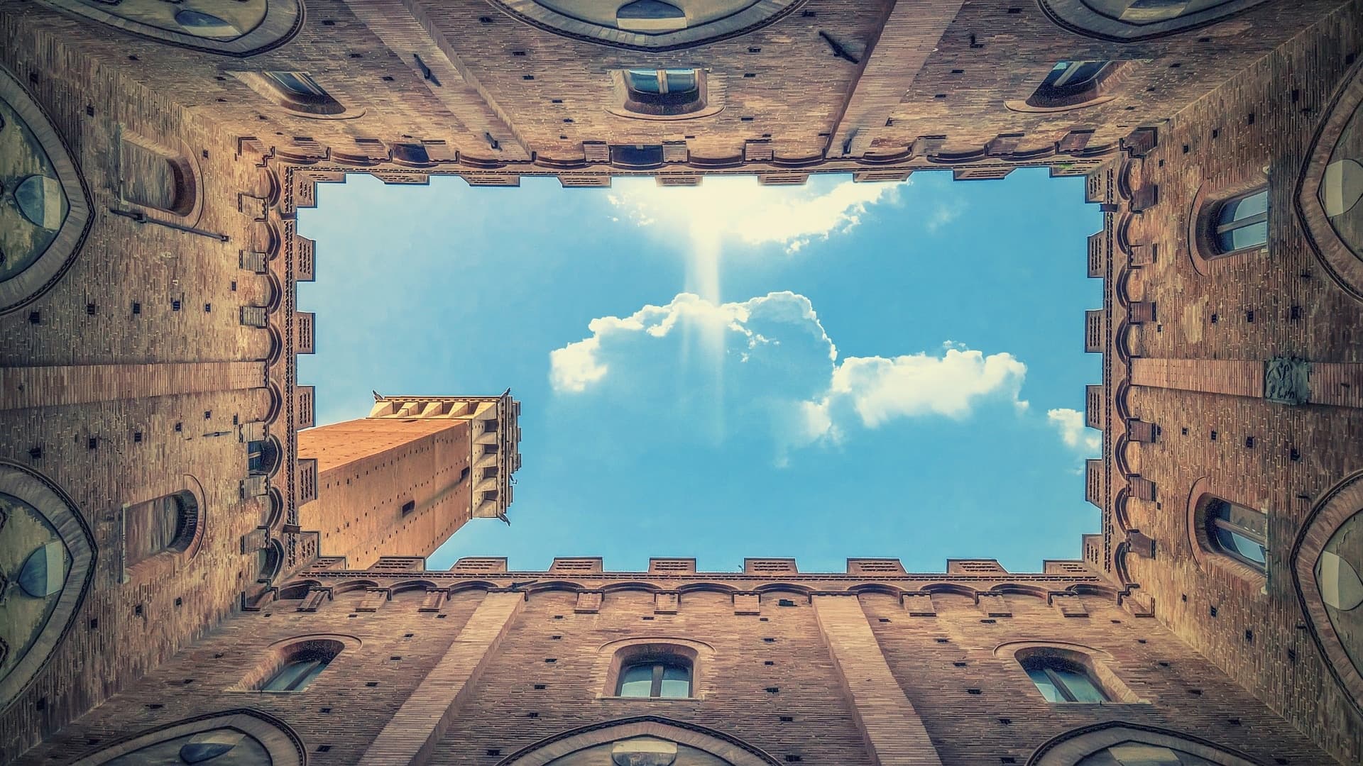 Private Tour to Siena and San Gimignano with Visit to a Wine Cellar in Tuscany from Rome