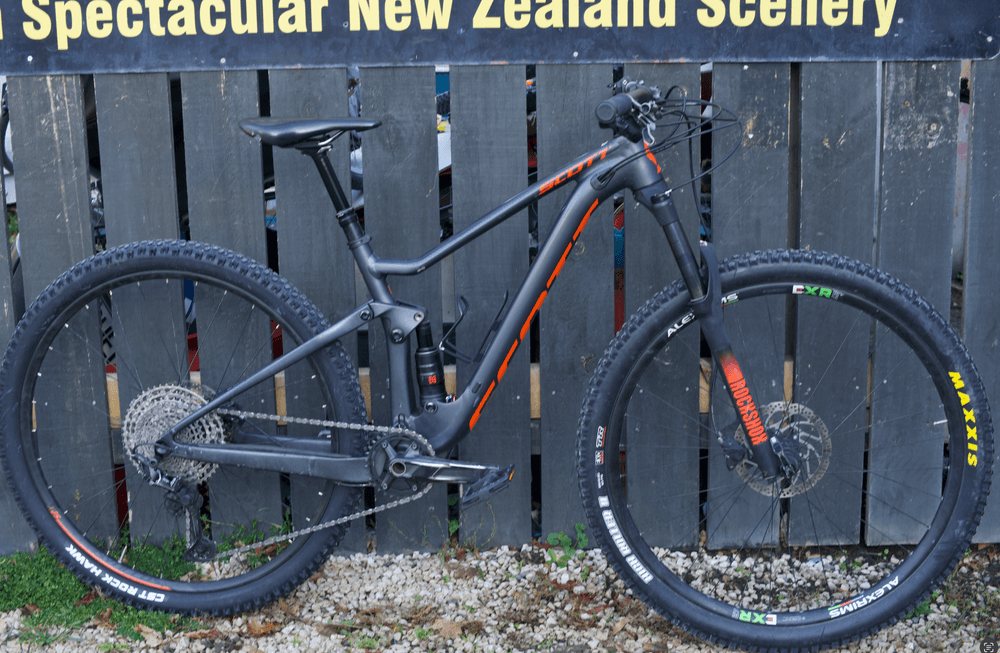Full suspension mountain bikes