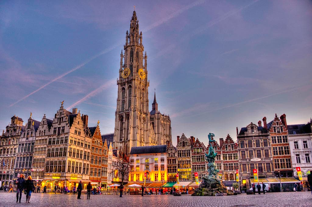 🇬🇧 Free Evening Tour: The Dark Side of Antwerp