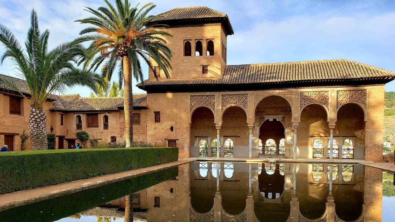 Alhambra privada: Palacios Nazaríes, Alcazaba y Generalife. Sin entradas incluidas.