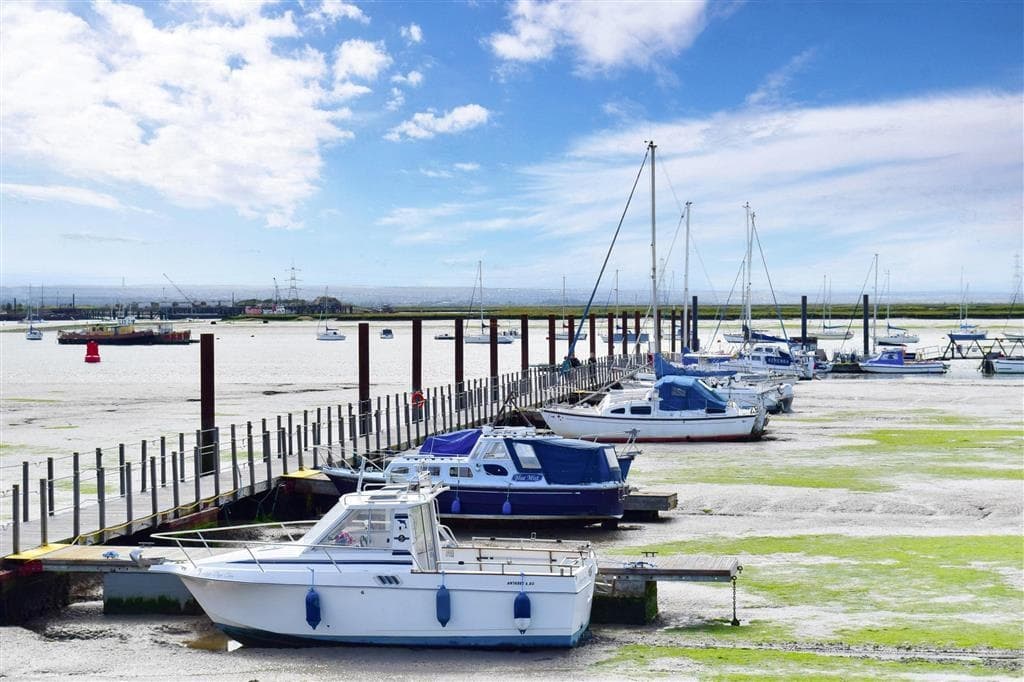 Leigh On Sea to Queenborough Harbour (Including: Southend Pier)