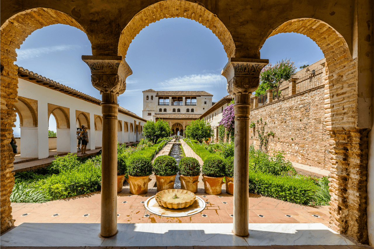 Alhambra essential tour: Alcazaba and Generalife. Nasrid Palaces not included. Entry tickets included.