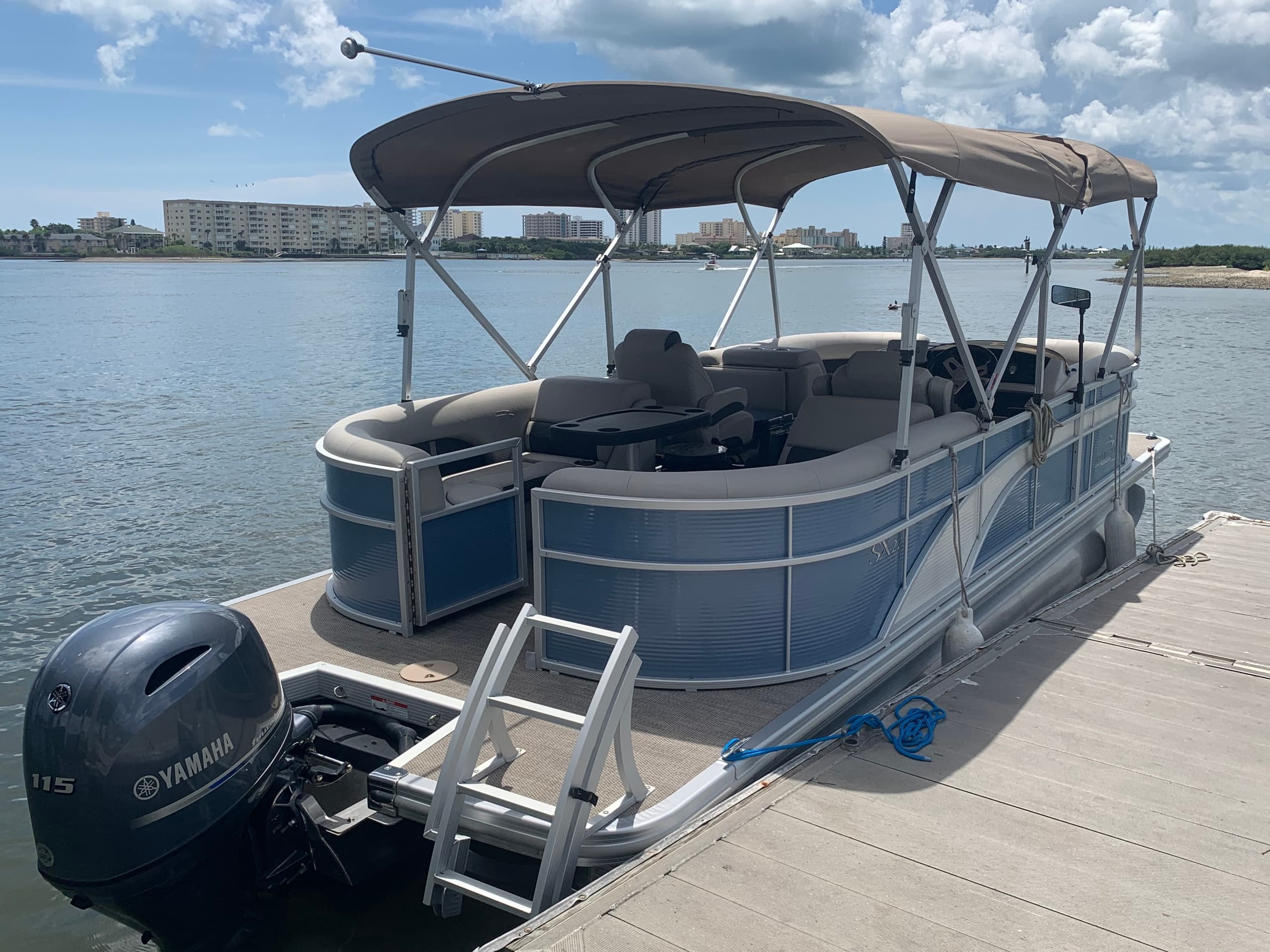 Bennington Tritoon Boat Rental