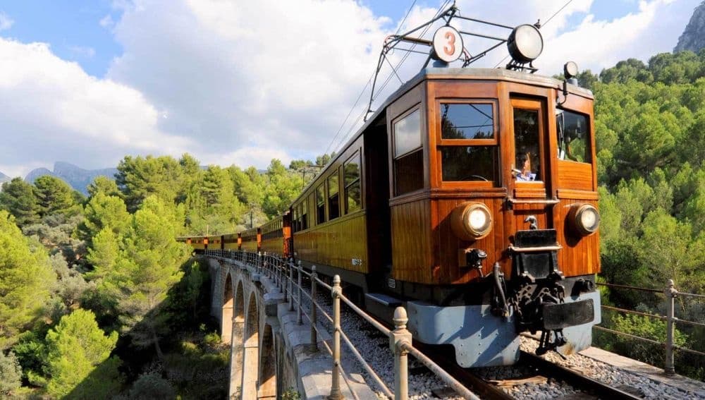 Mallorca Vuelta a la Isla: Bus, Tren, Tranvía y Barco