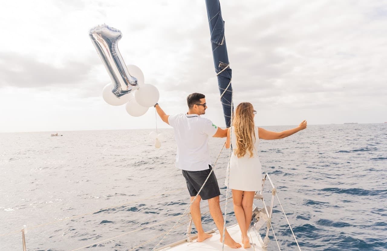 Best seller - 2 hrs sail, sightseeing and swimming