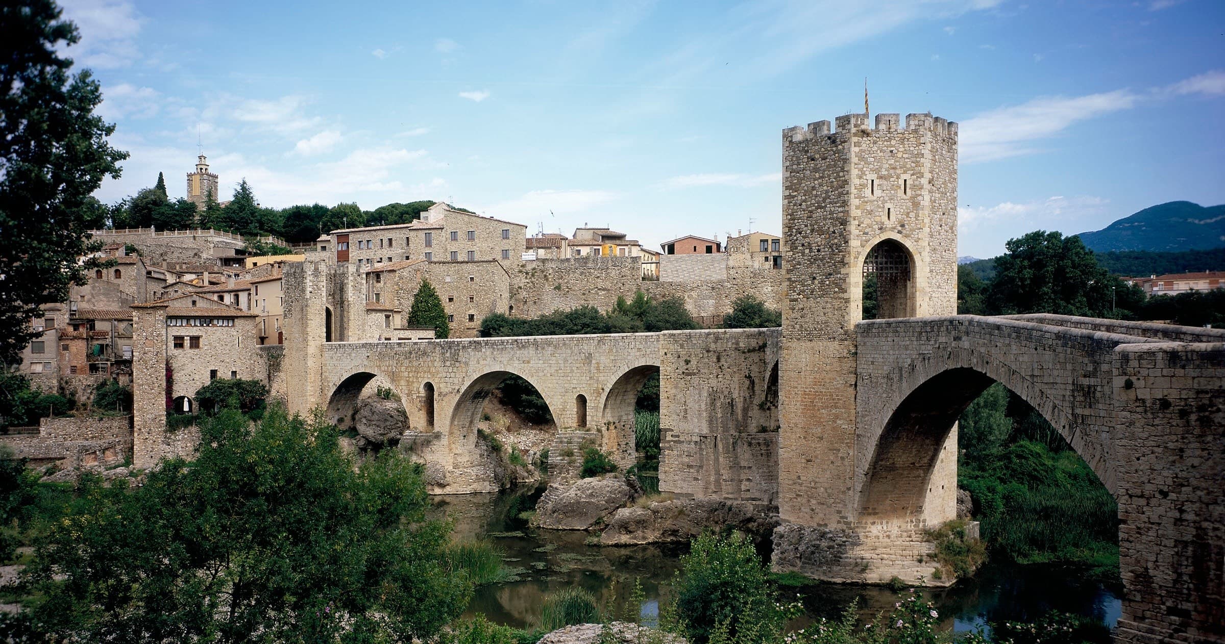 Private Besalú and Medieval Towns Full-Day Tour with Hotel pick-up from Barcelona (FD)