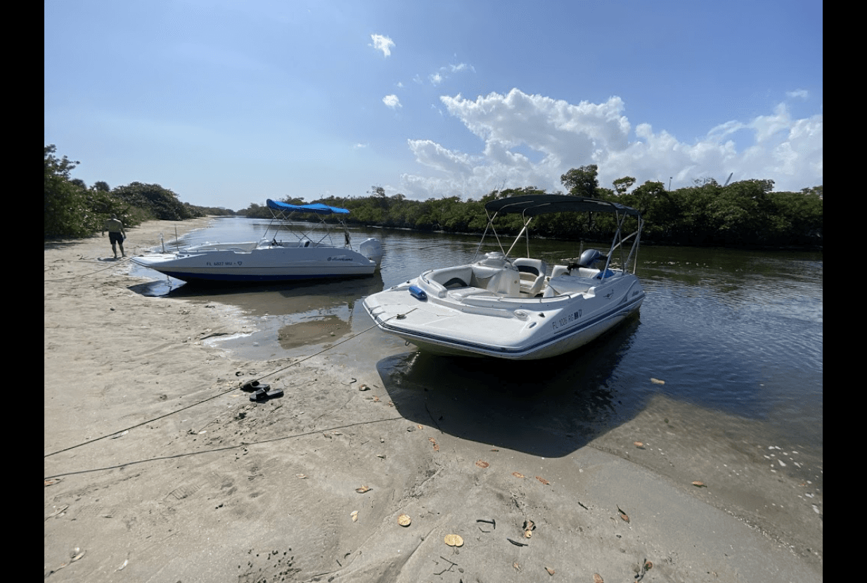 21' Luxury Deck Boat Rentals