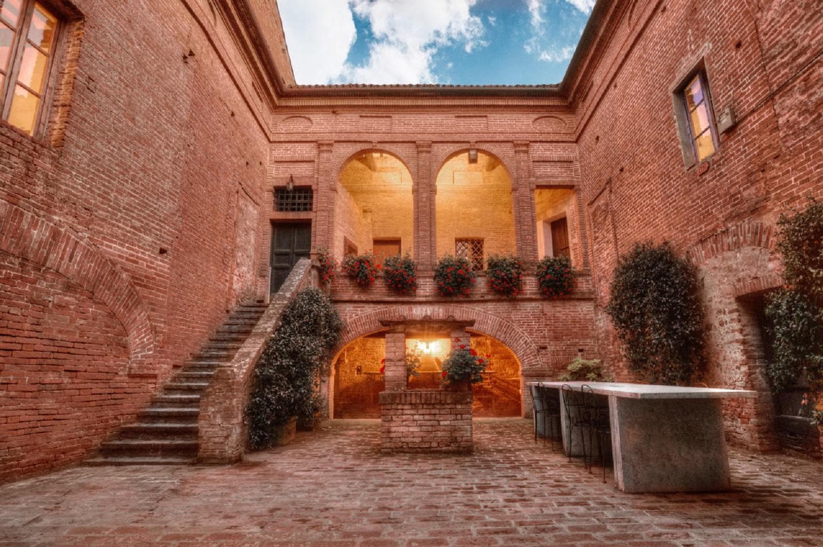 Montalcino: Visita guidata e pranzo con degustazione in Castello
