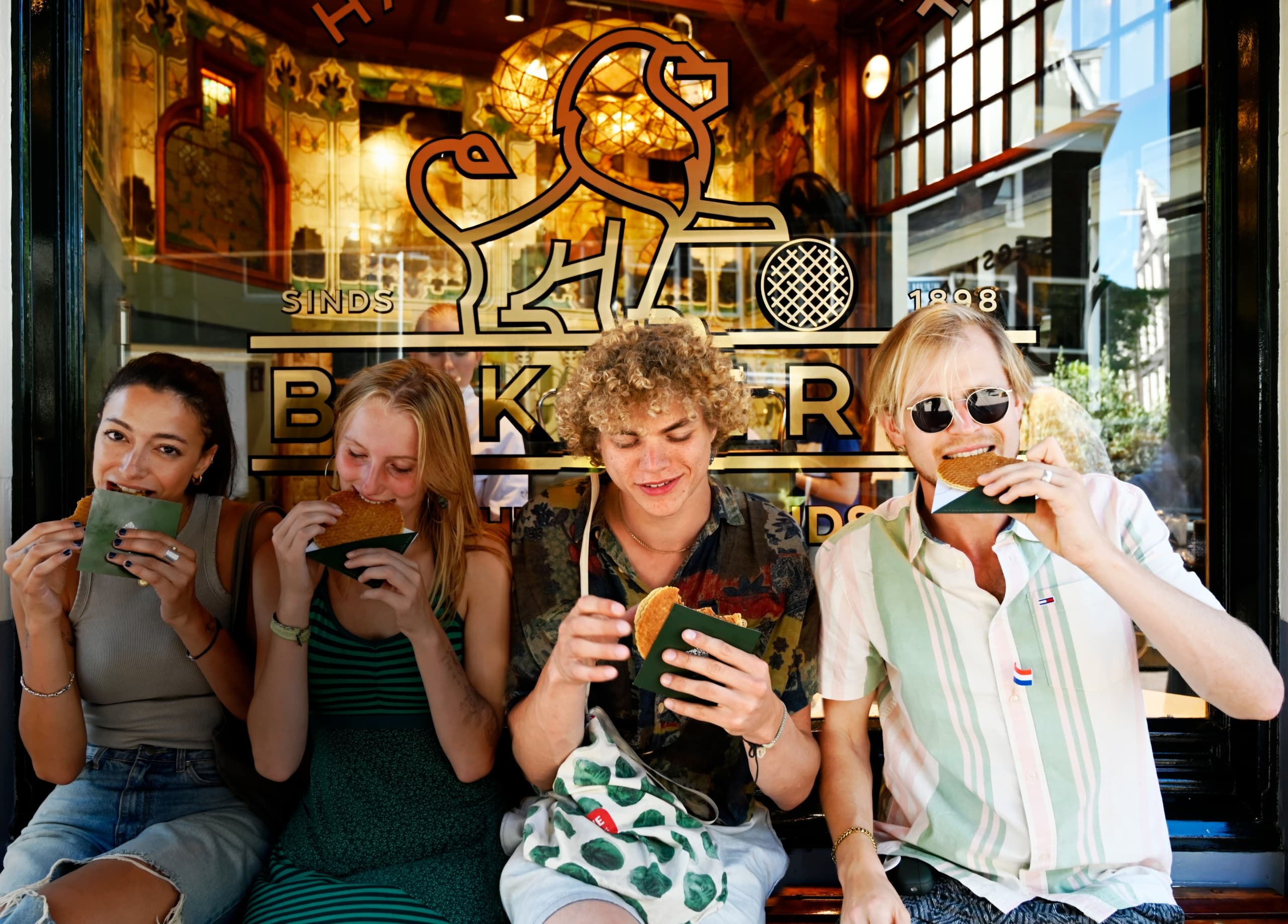 10 Taste Amsterdam Food Tour on UNESCO canals and Jordaan
