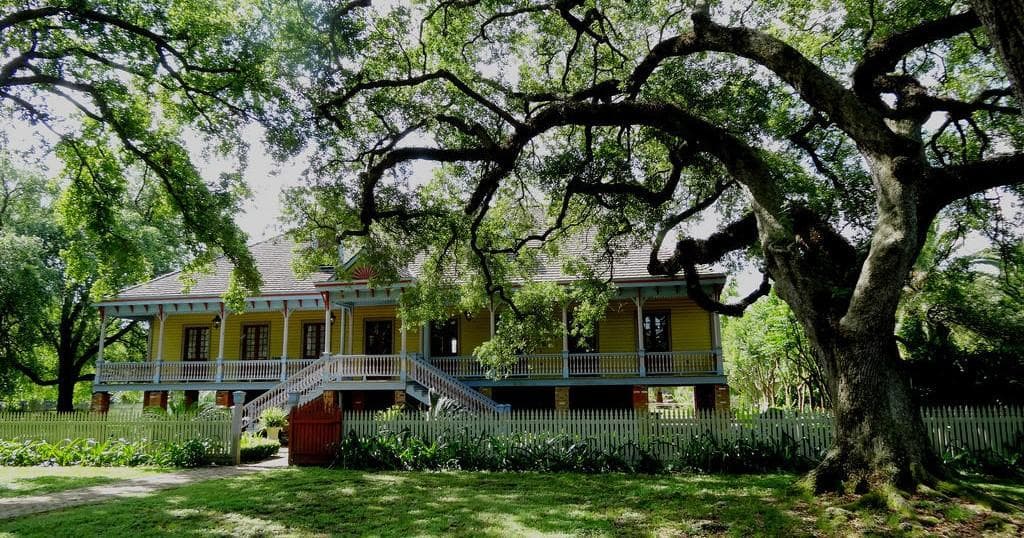 Laura Plantation + Swamp Tour • Small Airboat Ride