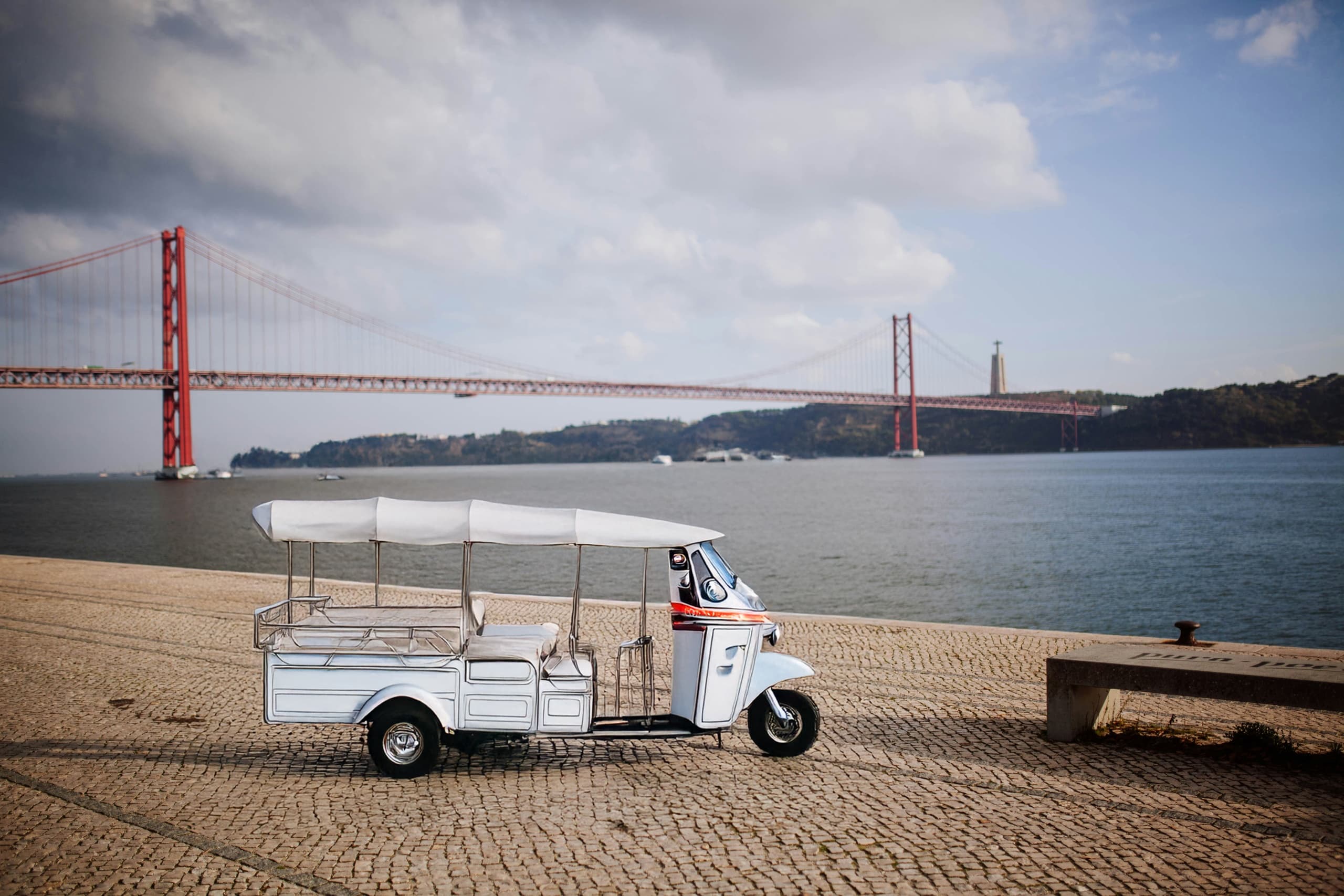 Lisbon 7 Hills in Tuk Tuk & Local Product Tastings