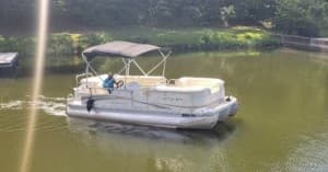 22’ Bennington Tritoon (White)