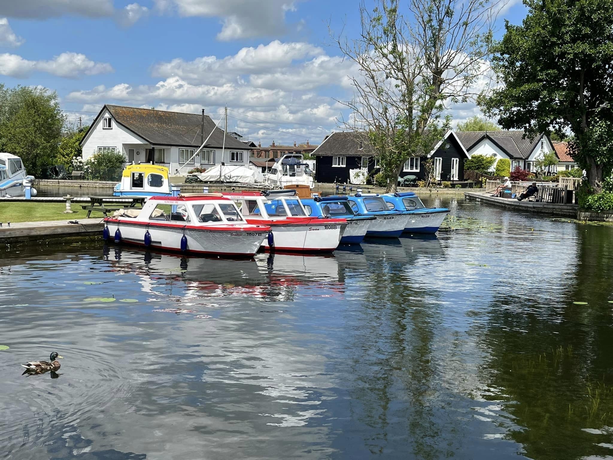 Self Drive Boat Hire - 6 Seater