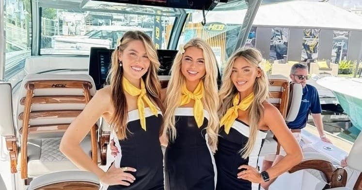 8 Hour Stewardess/Mate