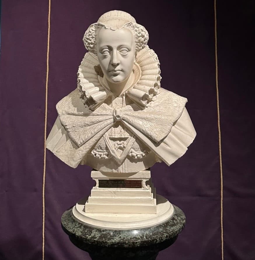 A Queen's Tale: The Real Life of Mary Queen of Scots