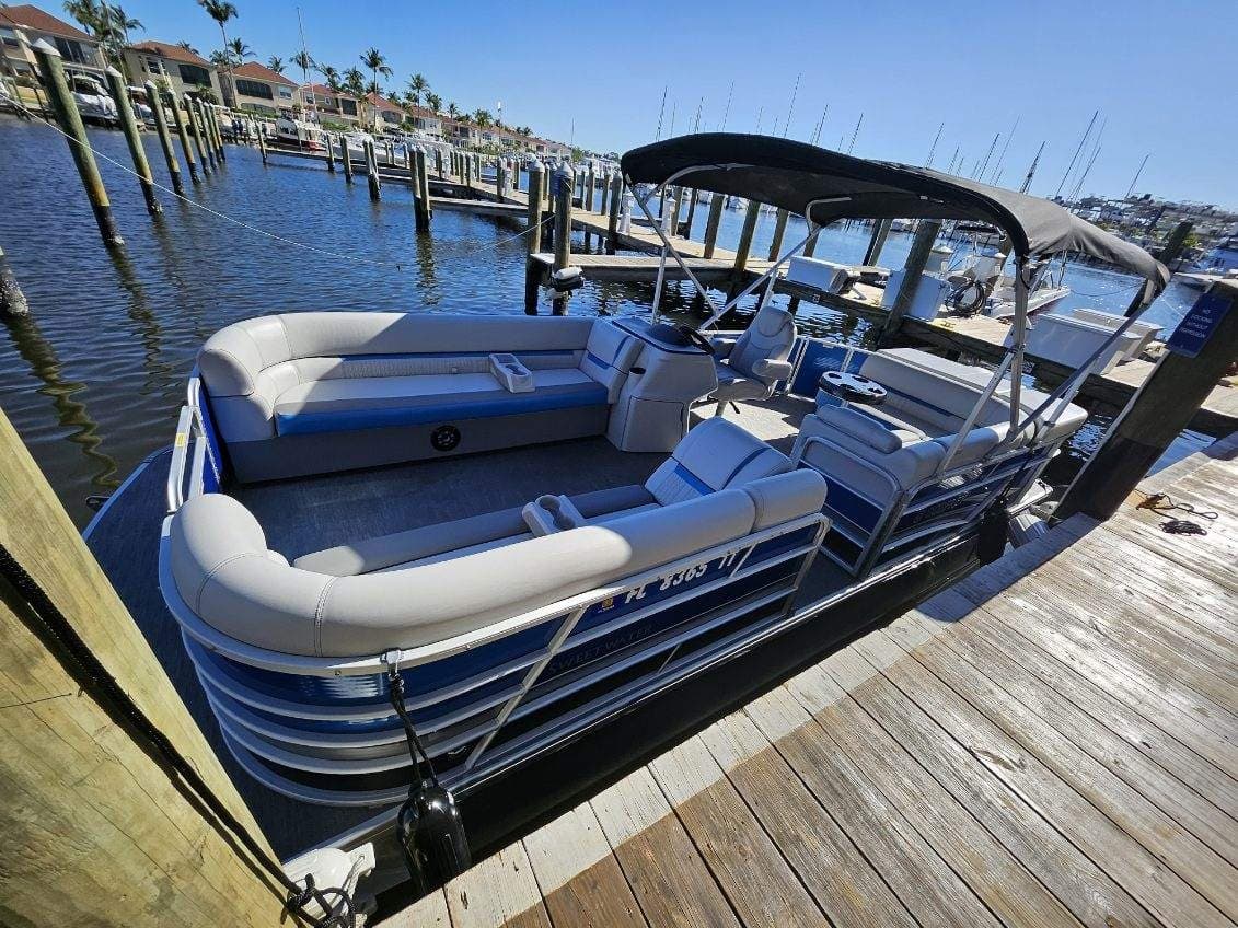 24ft Sweetwater Tri toon at Burnt Store Marina